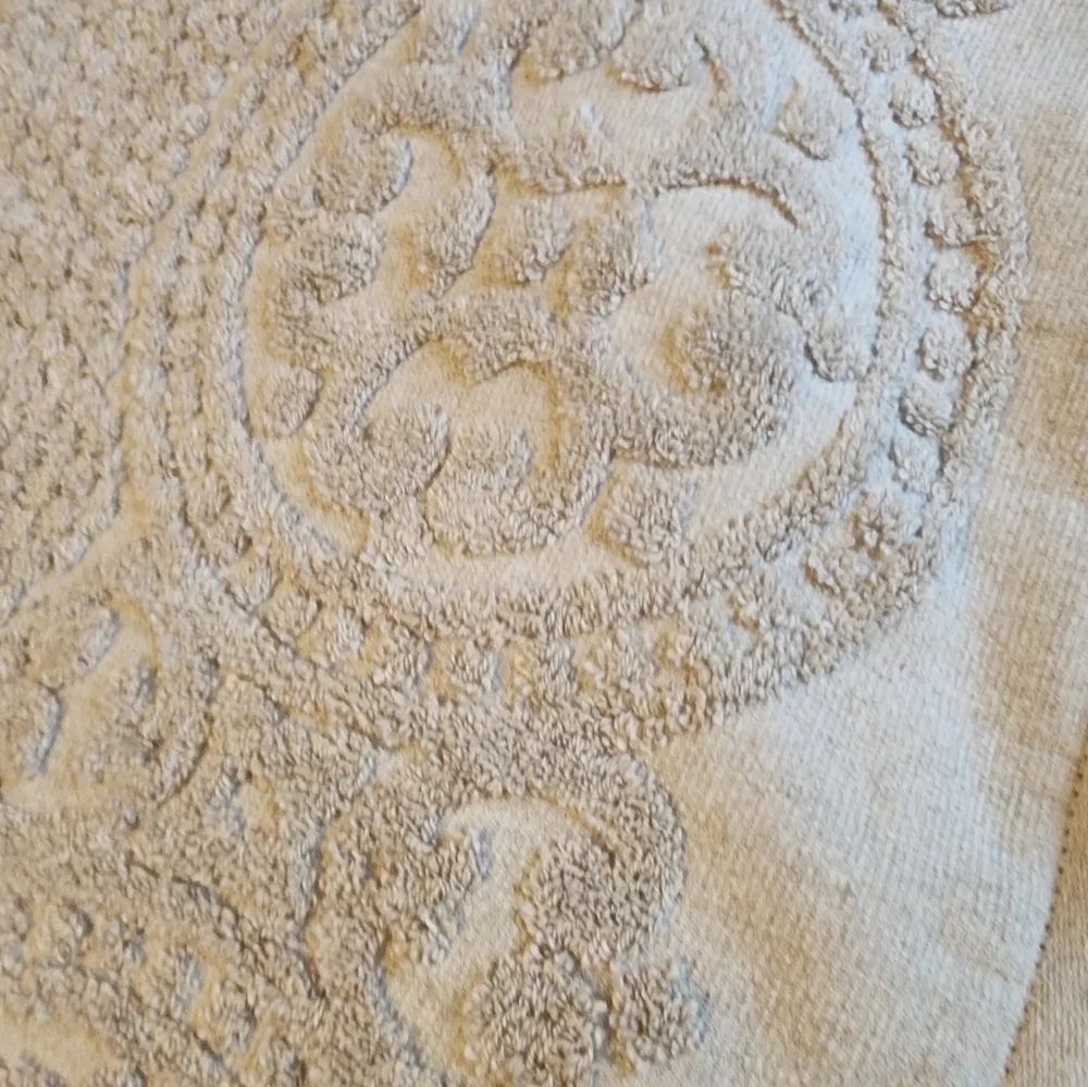 Common Thread 2 Bath Towels Medallion Abstract Jacquard Prints NWT